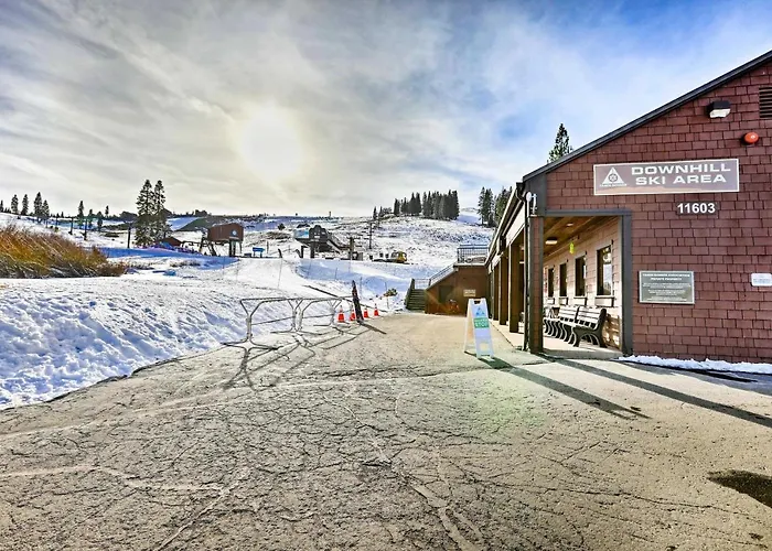 Home 1 Mi To Downhill Ski Resort: Bring Your Pets!