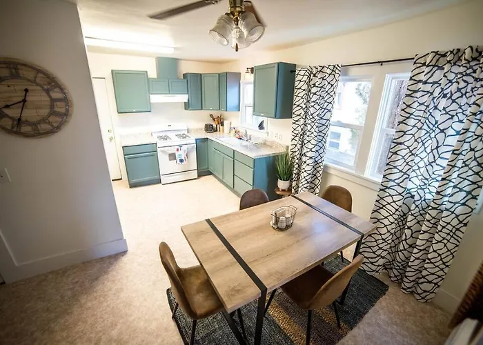 Cozy Comfort Minutes From Downtown Klamath Falls