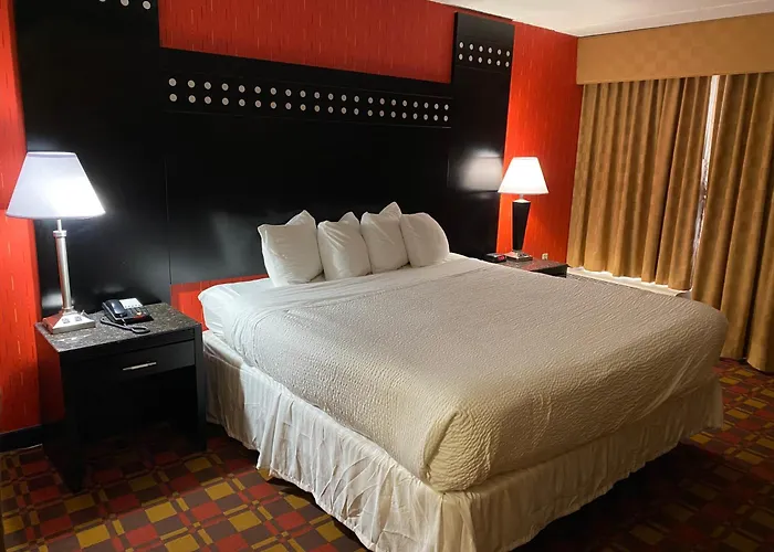 Ramada By Wyndham Rochelle Park Near Paramus