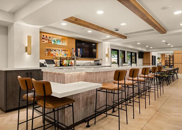 Oxford Suites Redding