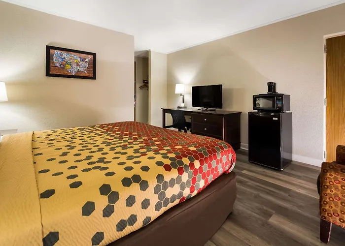 Perry Inn & Suites National Fairground I 75