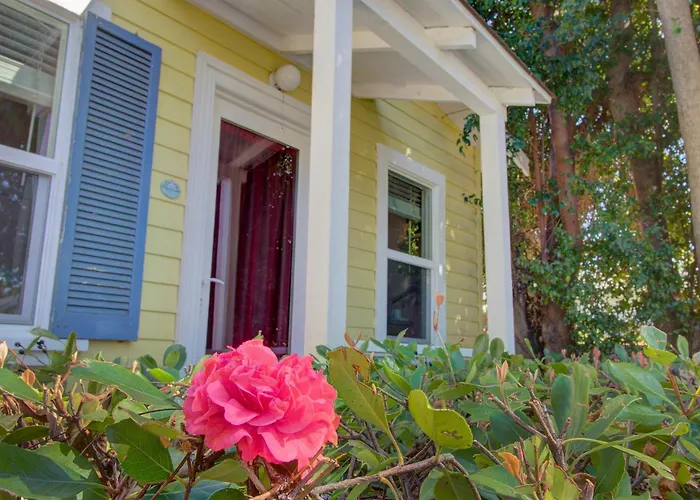 Secret Garden Inn & Cottages