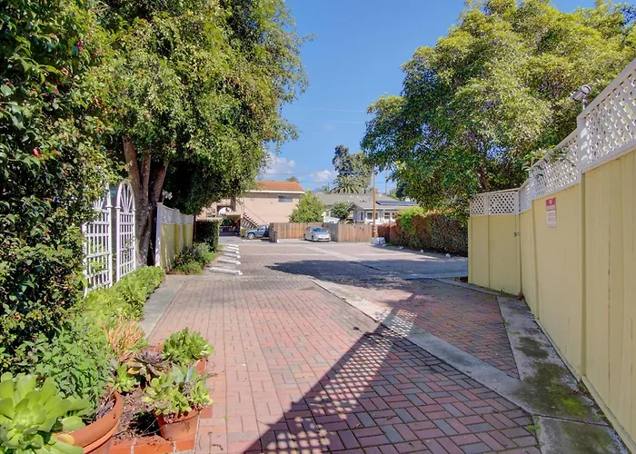 Secret Garden Inn & Cottages