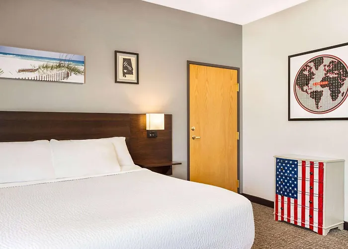 Ramada By Wyndham Richland Center