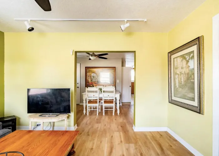 3-Bed Bungalow Walk To Historic Downtown Sanford