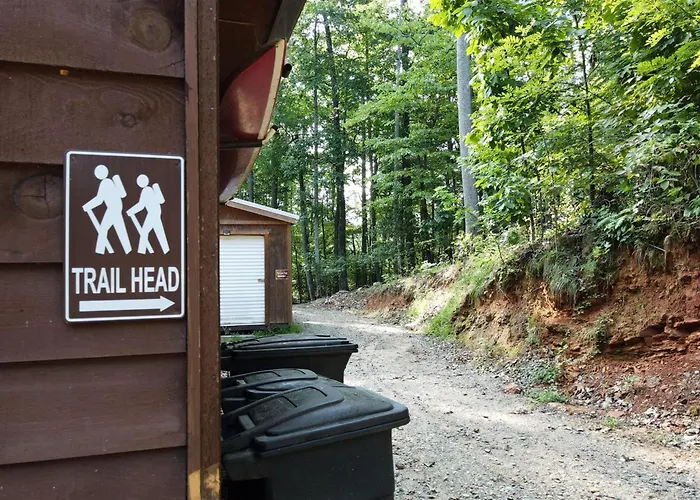 Hot Tub- Pets Ok -Wi-Fi, Large Deck Area, Dog Run
