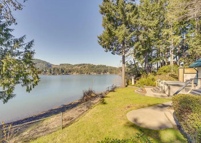 Waterfront Washington Getaway W/ Hot Tub & Deck!