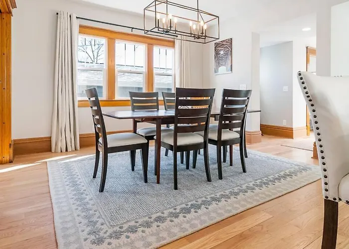 Family-Friendly 4Br Near Uni For An Easy Group Stay