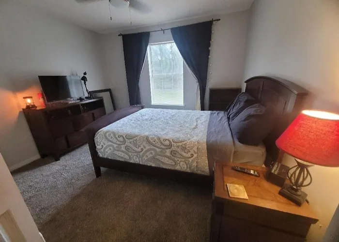 Bedroom Four Minutes From Beach