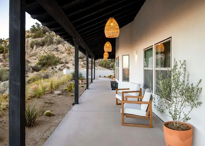 Boulder Surrounded Escape- Anotherdeserthouse