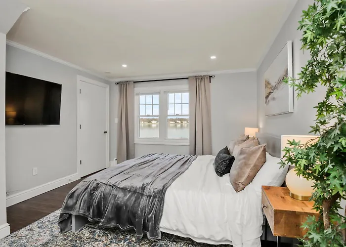 5Br Waterview Home Near Cove Beach, Sauna, Game Room, Fenced Backyard