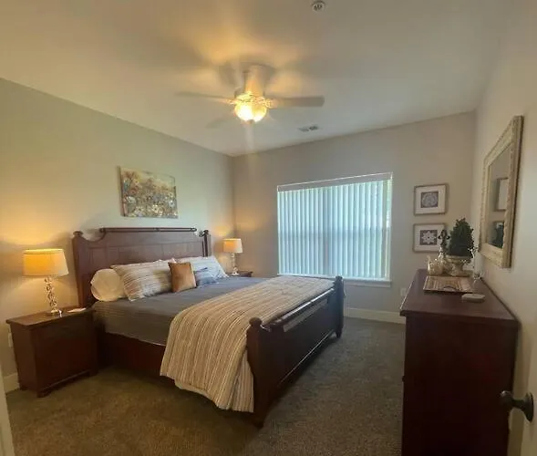 Main Floor 2 Bedroom Condo In Bettendorf