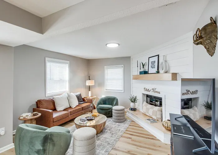 Remote Work Retreat: 3Br W/ Workspace Near Kc!