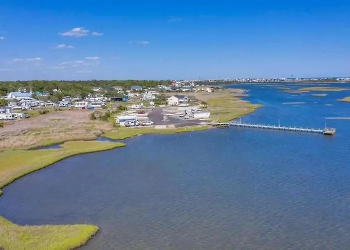 Unique Cabin Near Surf City With Loft And Parking