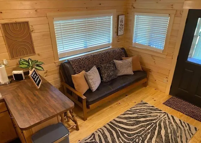 Serene 1Br Cabin Near Nc Z00 With Loft & Waterview