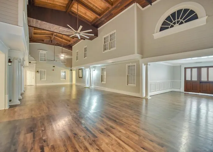 Downtown Loft - Above Bull & Barrel & Close To Georgia Southern