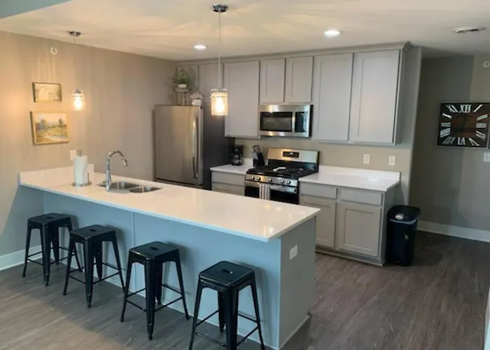 Modern 3-Bedroom Condo With Gas Fireplace