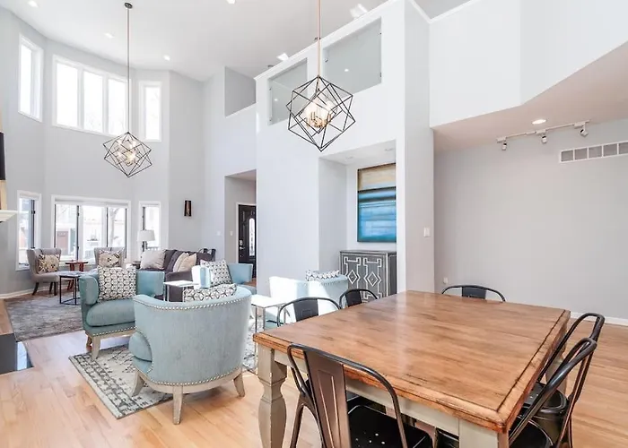 Eclectic Stylish And Cozy Milwaukee Unit