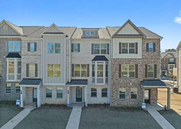 Luxury 2 Bedrooms, 2.5 Baths
