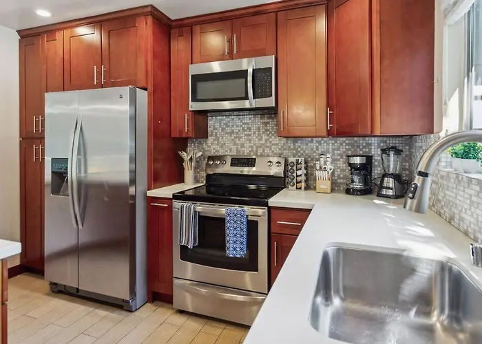 Westwood Spacious Stunning Retreat