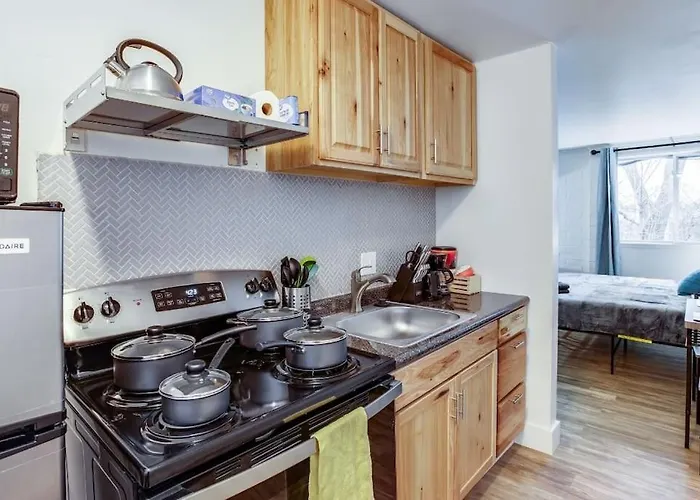 Studio W/ King Bed Near Dwtn