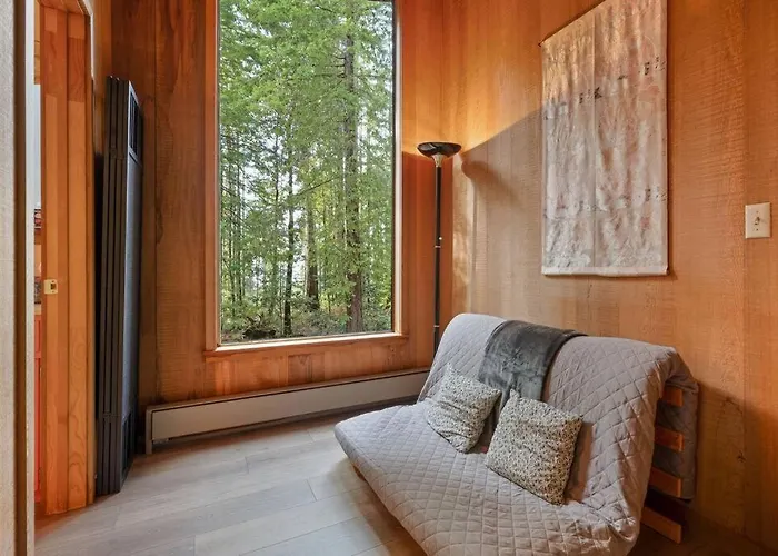 Grandma'S Cabin By The Sea