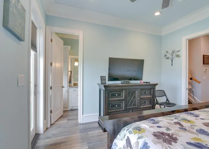 Pet-Friendly Port Arthur Retreat W/ Fishing Pier!