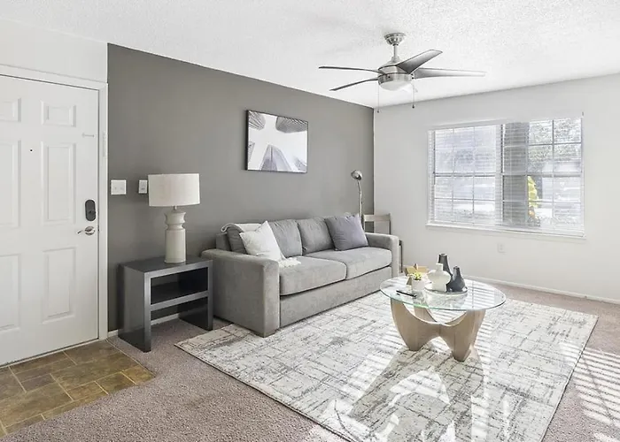 Landing Modern Apartment With Amazing Amenities