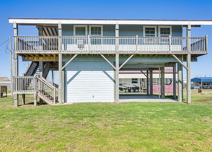 Walk To Crystal Beach! Family & Pet-Friendly Haven