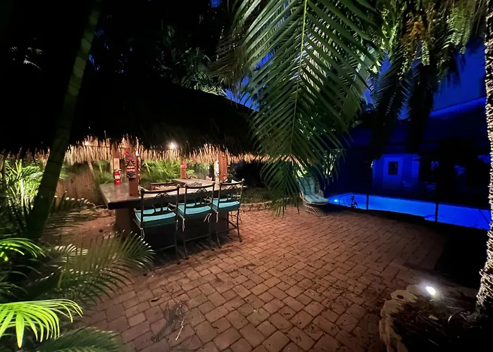 Sleep 18 Heated Pool Tiki 5 Min To Beach Kayak