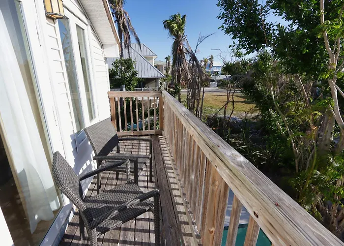 Beautifully Updated, 4 Bedroom Pool Home, 50 Yards To The Beach!! Captiva Escapade