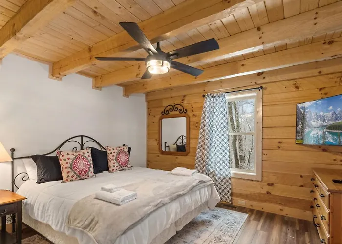 Cozy Rustic Cabin