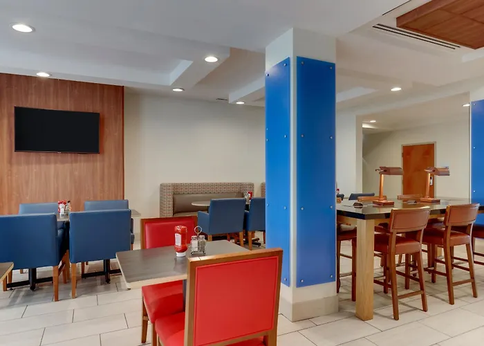 Holiday Inn Express & Suites Bryan-Montpelier By Ihg