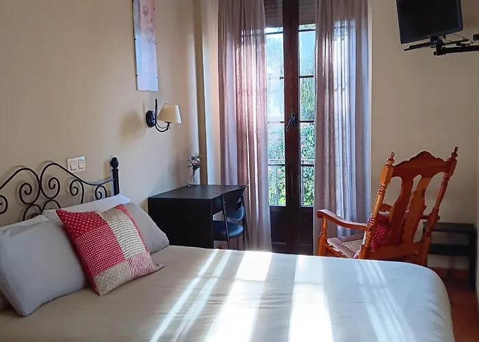Hostal La Cigueena Check-In Autonomo