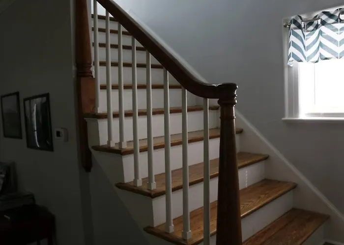3 Bedroom, 2 Bath, Porch, Free Wi-Fi, Washer/Dryer