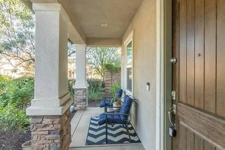Minutes To Wineries Outdoor Oasis Pool Table
