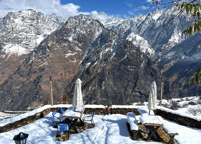 Faraway Cottages, Auli