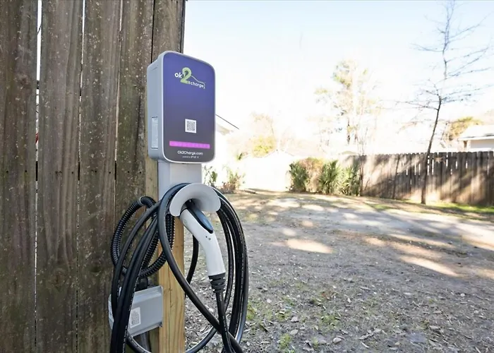 Summertime Home For 8, Fast Ev Chargerpets Fenced Yard