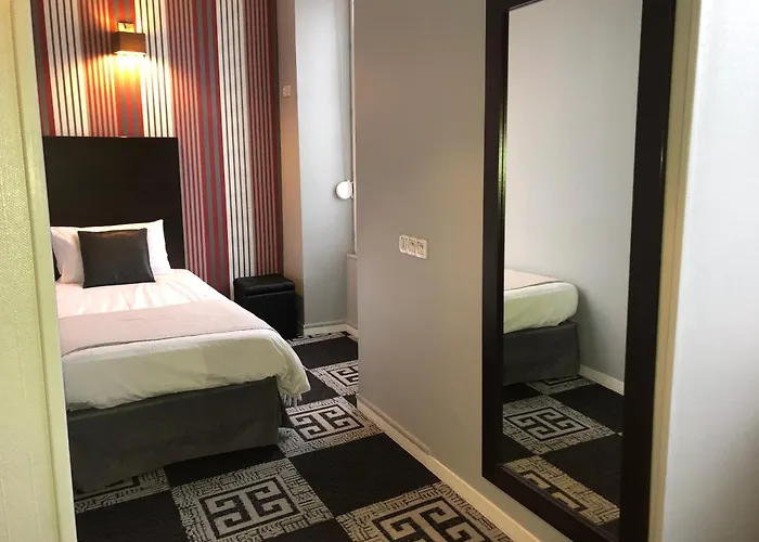 Logis Hotel - Le Charleston