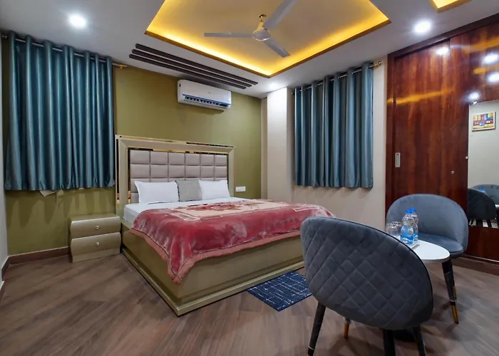 Hotel Violett Doors