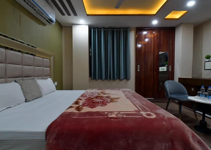 Hotel Violett Doors