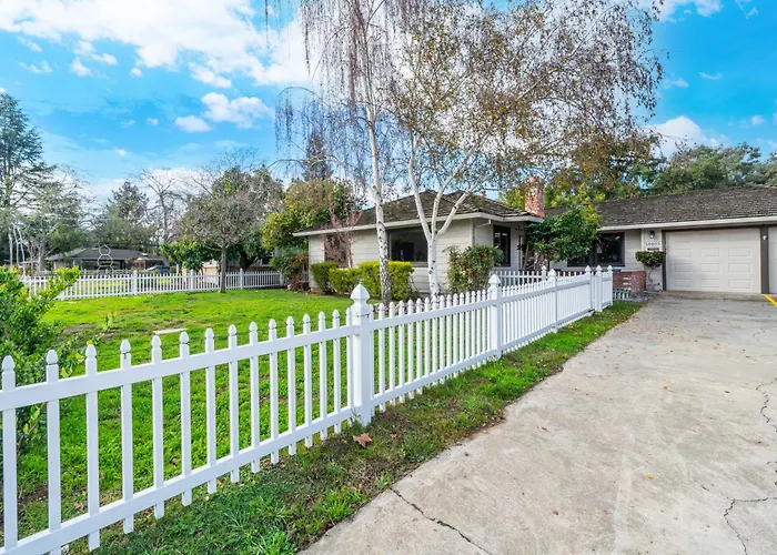 4Br Lux Los Gatos Home: Style & Comfy