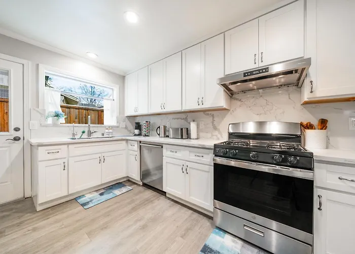 4Br Lux Los Gatos Home: Style & Comfy