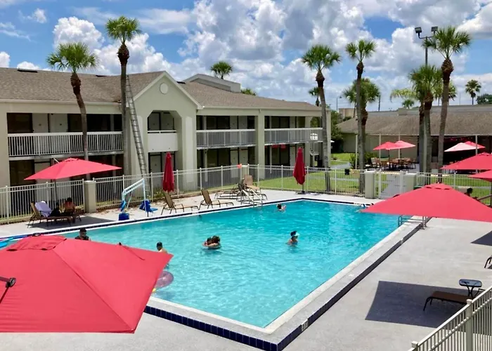 2 Beds With Pool, Parking, Wi-Fi & Smart Tv