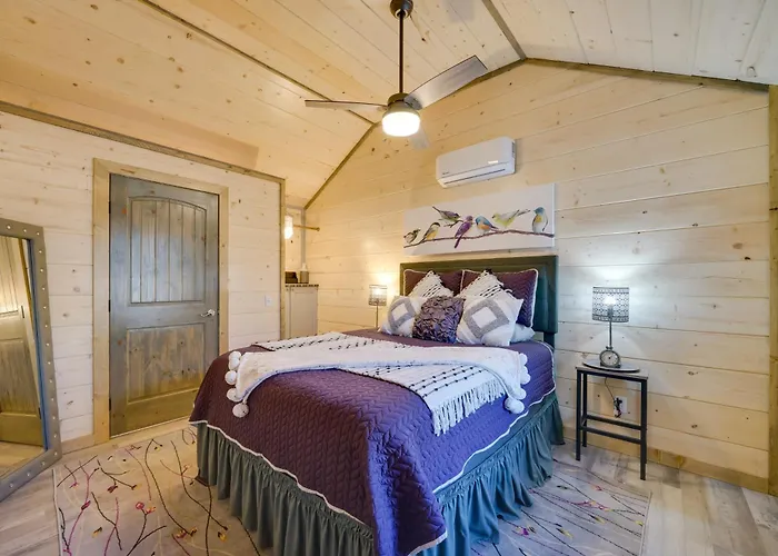 'Sweet Spot' Cabin In Broken Bow W/ Fire Pit!