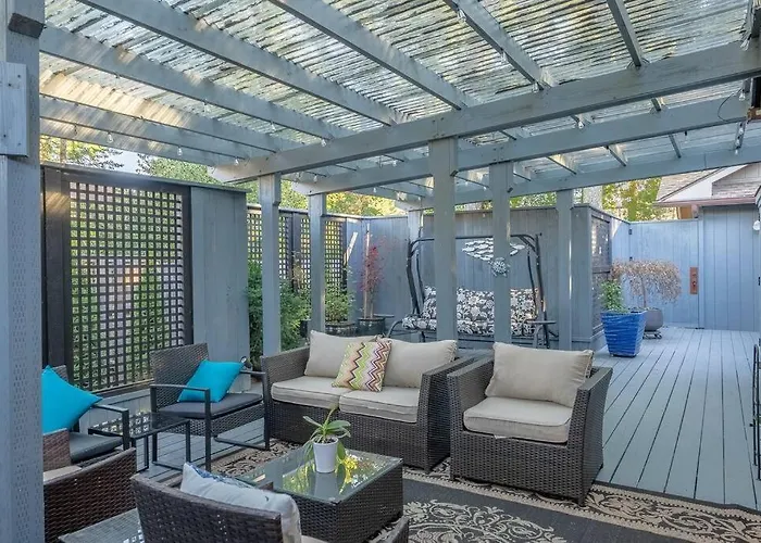 Comfy 4B/2B Home Near Dunes & Ocean! Pet Friendly!