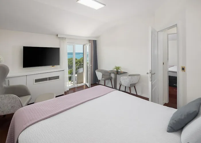 Hotel Tomi