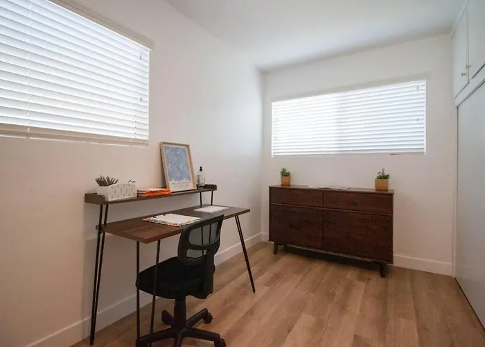Comfortable & Modern 3Bd/2Ba Home -Pet Friendly!