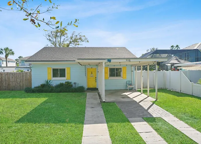 Jacksonville Beach Home - Walk To Beach, Bars & Restaurants - Pet Friendly