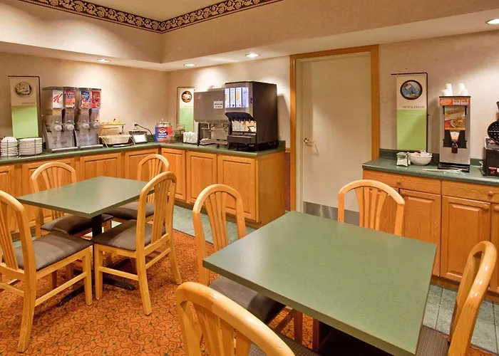 Country Inn & Suites By Radisson Bloomington-Normal West, Il